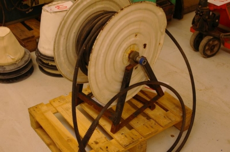 Hose winding device with estimated 20m 3/8 hose