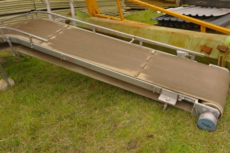 Stainless conveyor total length Ca5,1m, articulated by 6.1m wide 46cm