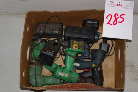 Box with various cordless drill / drivers, Hitashi + Wurth. Stand unknown