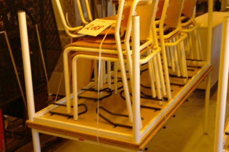 2 kantineborde til 6 personer/bord. incl 12 stole BEMÆRK 2 stole af andet fabrikat