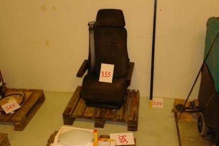 Seat for construction tractor, multi-adjustable seat belt in the left side fine condition without veil
