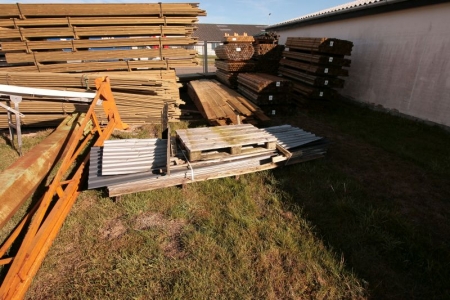 Approximately 15 trapezoidal steel plates on the pallet, assorted.