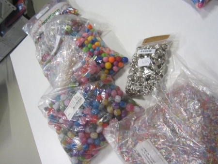6 bags plastic / metal beads, assorted