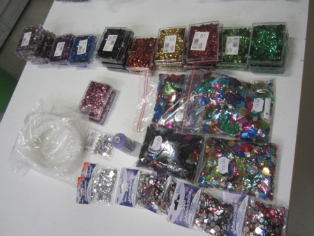 Sequins and rhinestones, discounted power wire headband mm, a total of approximately 54 units (file photo)