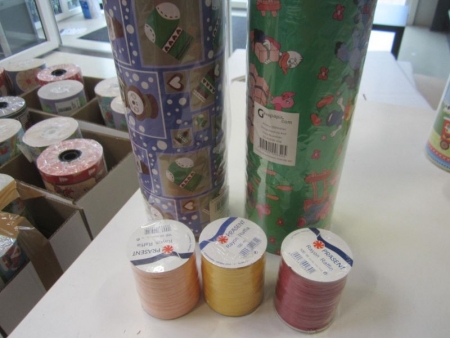 2 rolls of wrapping paper 40cm x 200 meters, and three rolls bastgavebånd