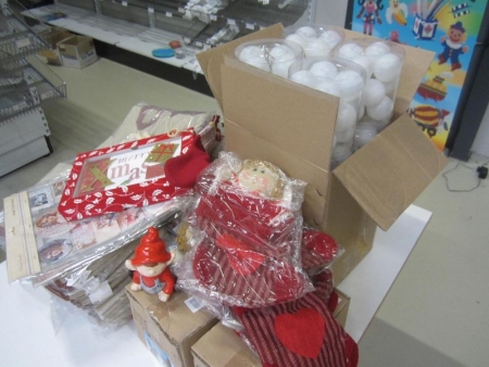 Various Christmas decorations, candles, figurines and more, see photos