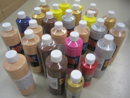 24 stk akrylmaling 500 ml, 2 stk akrylmaling 250 mm, alle i assorterede farver