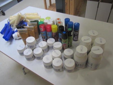 Miscellaneous struktursne, modeling paste, hair spray, acrylic paint, paint rollers, a total of approximately 50 units