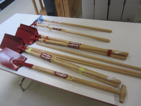 6 pcs children shovels, one spade and 2 rakes, 3 shanks