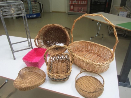 Small table with glass top and six assorted baskets