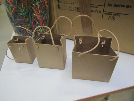 Box with shopping bags in cardboard, paper, string, 6 pcs bastellim, colored matchsticks