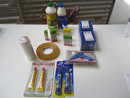 2x20 glue sticks, as well as about 18 other lime entirety / gun / tape