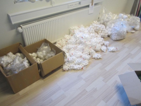 Large lot cotton / polystyrene / plastic beads in many sizes and shapes
