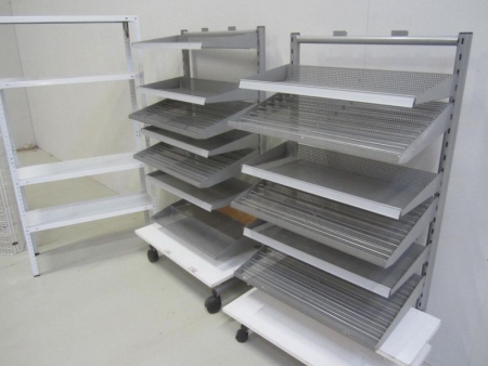 3 compartments store shelves on wheels in gray, one easily bookcase in white, 4 triangle wire baskets