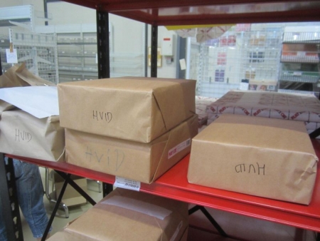 8 packages Kraft Paper A4, 2 of white and 6 gray (file photo)