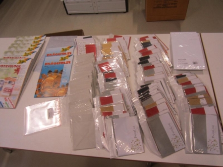 Kuverter, designpapir/karton med julemotiver i blokke mm, i alt anslået 130 enheder/pakker
