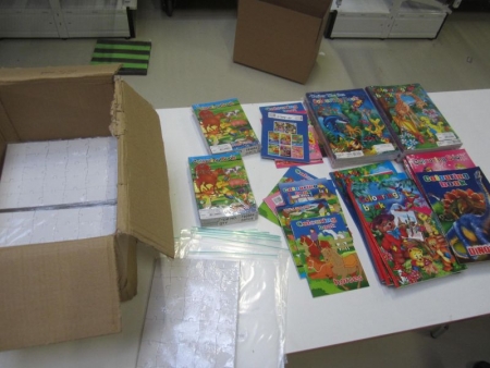 8 Stück Schrumpffolie, 65 Pakete Puzzle zwei eigenen Farben, etwa 110 Färbung Bücher