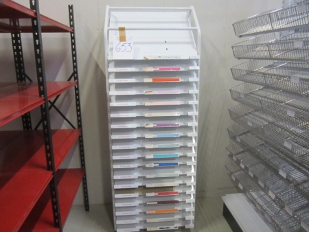 Weiße Pappe Bücherschrank ca. 70x40x200 cm, mit 18 Schrägfachböden, hyldemål über 68cdybde 64 cm
