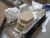 Kasse med papting til maling, 6 bastellim, vatkugler, fotolommer, kulørte tændstikker mm