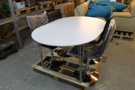 Ovalt bord + 4 stole ubrugt, bordplade har en lille lak-skade