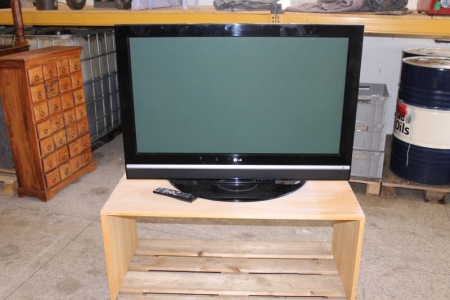 LG TV + table