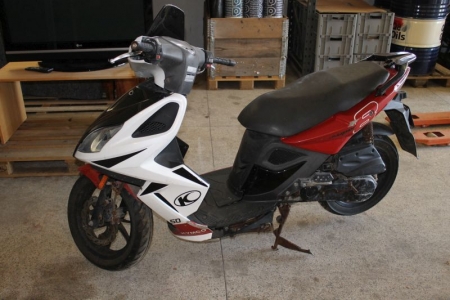 Scooter, Kymco super8 wine "4", with registration certificate (stand unknown)