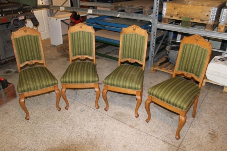 4 antiken Stühlen