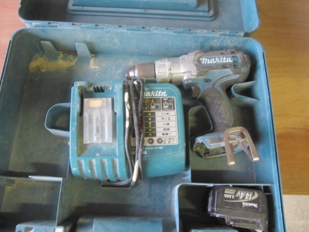 Screwdriver Makita, in case, with battery and charger, runs fine