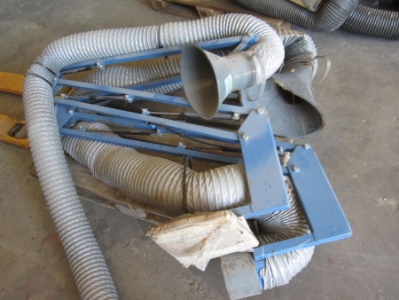 2 pcs punktudsugnings arms, Gram, with hoses, nozzles, etc., about 2.5 meters, hoses and one nozzle is dented, otherwise unused