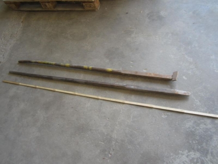 Steel rail and tilt rod