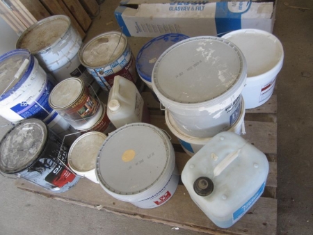 Various paint products on the pallet, see photos