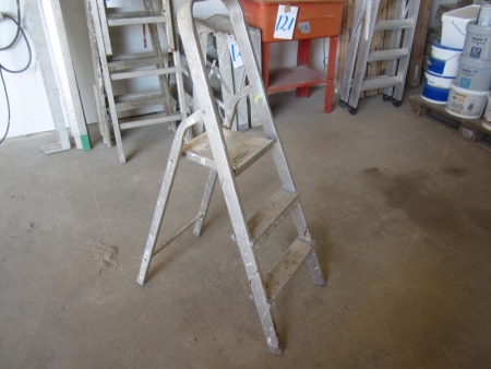 Aluminium step ladder with 3 steps