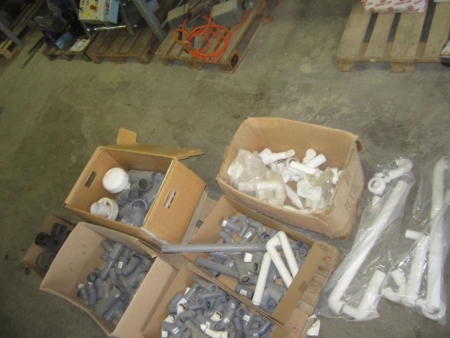 Plumbing fittings, tubes and similar parts in plastic, in 6 boxes