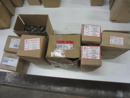 Approximately 230 paragraph steel bolts 8.8 and nuts galvanized, sizes; 16x40 / 70, 20x90 / 150/160, 24x180, nuts 16 mm