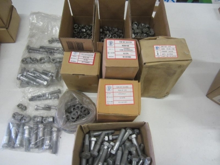 Approximately 490 paragraph steel bolts 8.8, nuts and washers in galvanized, sizes; 16x60 / 70, 20x160, 24x120 / 180, assortments, nuts and washers m10 / 12/16 mm