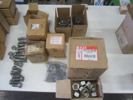 Approximately 280 units of steel bolts 8.8, nuts and washers in galvanized, sizes 16x120, 22x80, 24x120, 36x3x160, nuts 12,16,30 mm, and Div.