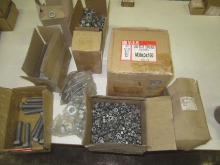 Estimated 840 steel bolts 8.8 galvanized, as well as nuts and washers, sizes; 20/80/150, 36x3x160, nuts 10 and 16 mm, sliced ​​assorted
