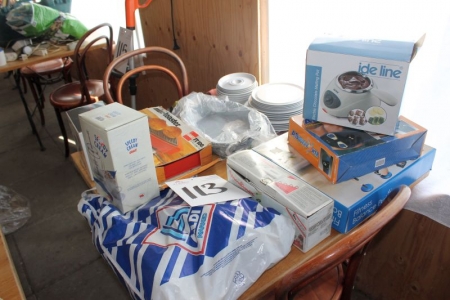Various camping equipment minitoaster + cafetiere + tallerker etc.