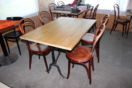 2 borde 122 x 80 cm med 4 stole, Stole i dampbøget bøgetræ og bord med overfladebehandlet stavlimet bøgestæ med steld af sort larkeret fransk støbejern