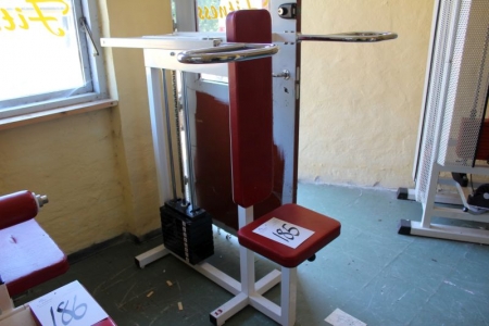 Træningsmaskine med vægte 