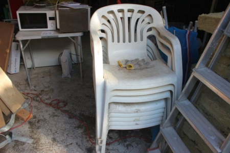 approximately 8 pcs white plastic garden chairs