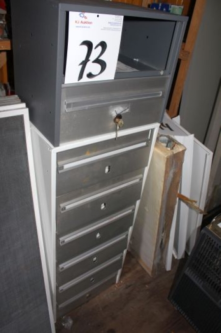 Postkasserbox with six mailboxes without cylinder and keys to the apartment boom + postkassebox with two mailboxes, it lacks one door