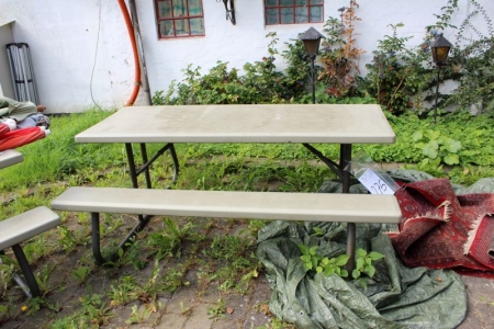 Table / bench of the brand "Lifetime" Plastic m. Metal legs, tabletop about 70x180 cm.