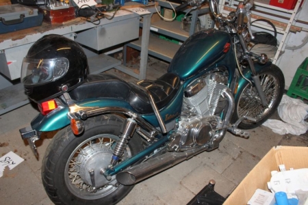 Motorcykel, SuzukiVS 700 Intruder, stel nr.JS1VP5A2G2103340, årgang 1986  miles:  17413, Importeret på Hollandske plader,Oplyst at afgift i DKK udgør10-12000 kr.