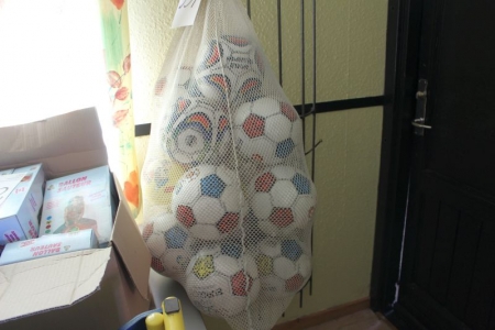 Net med plastikfodbolde, ca. 12 stk.