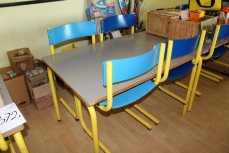 4 Tische mit Stühlen 16