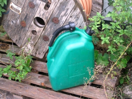 grüne Flasche mit 20 L. Hydralik Öl für Graben Bagger oder Mini Raupenbagger