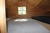 Baumhaus mit einem Schlafsofa + Esstisch mit 6 Stühlen + Küche mit Unterschränken. Zwischengeschoss + 2 Räume. Abmessungen der Kabine 4000 x 5800 mm mit 60 cm überragen die Seiten. Terrasse mit Treppen 1900 x 3500 mm. Käufer muss sogar entfernen / sichere