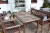Hölzerne Gartenmöbel: Tisch über 80x140 cm. Bank + + 2 Stühle