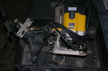 Router in suitcase, DeWalt, DW621qs01, with various accessories
